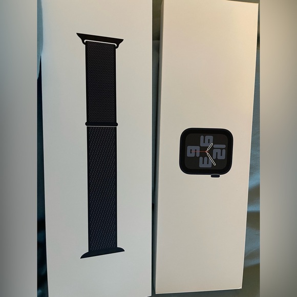 Apple Watch SE (2nd gen) 40mm - midnight color band - Picture 5 of 8
